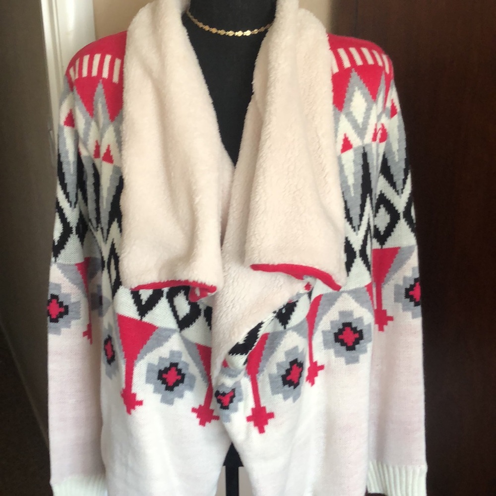 Soft drape front sweater jacket with geometric pattern in pink, black & grey